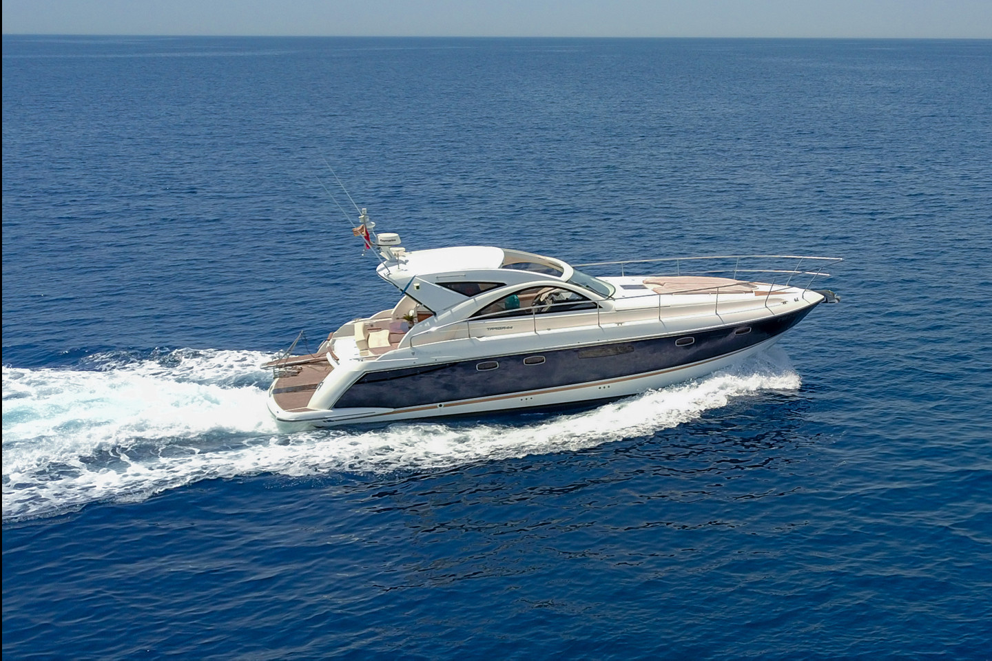 Power boat FOR CHARTER, year 2010 brand Fairline and model Targa 44, available in Marina Vela Barcelona Barcelona España